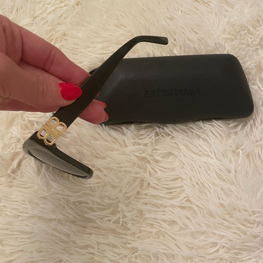 Balenciaga Black Rectangular Sunglasses - Picture 2 of 4